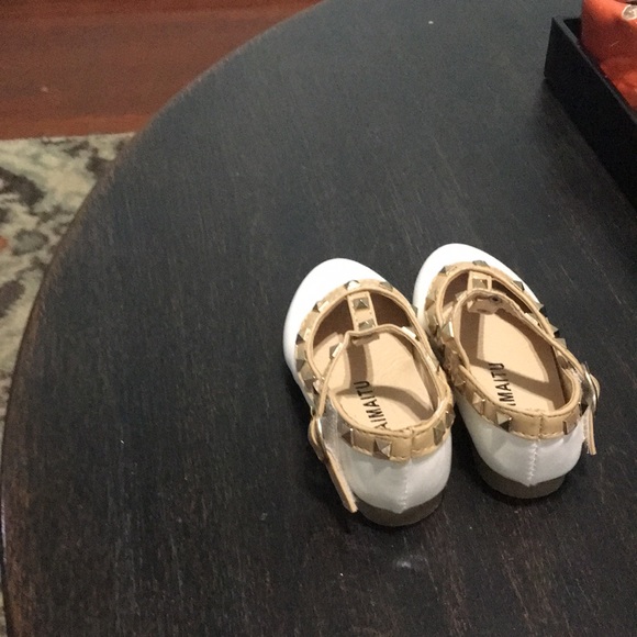 White make believe designer shoes lol - Picture 3 of 4